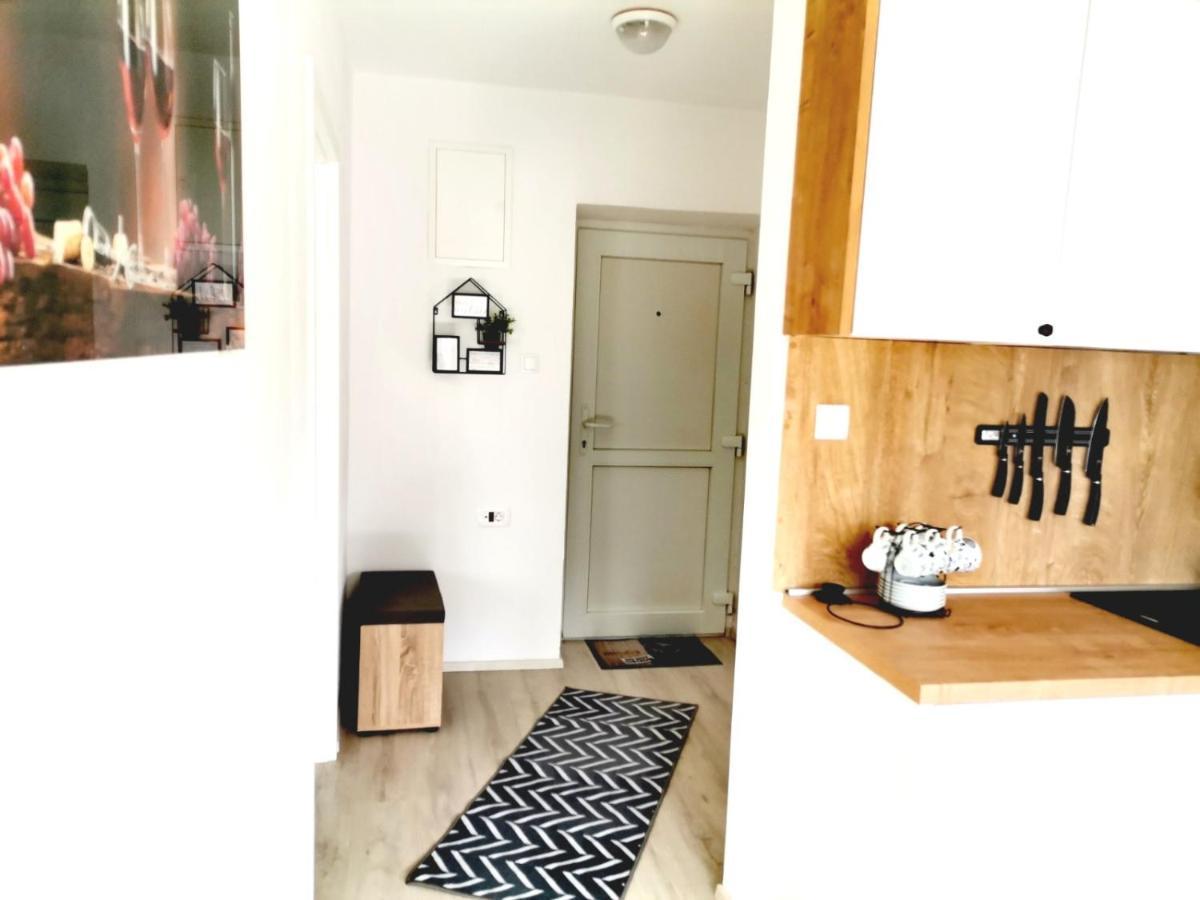 Apartman Anamaria Ґоспич Екстер'єр фото