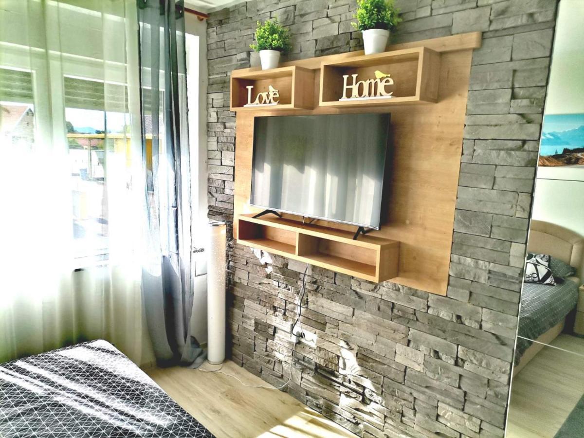 Apartman Anamaria Ґоспич Екстер'єр фото