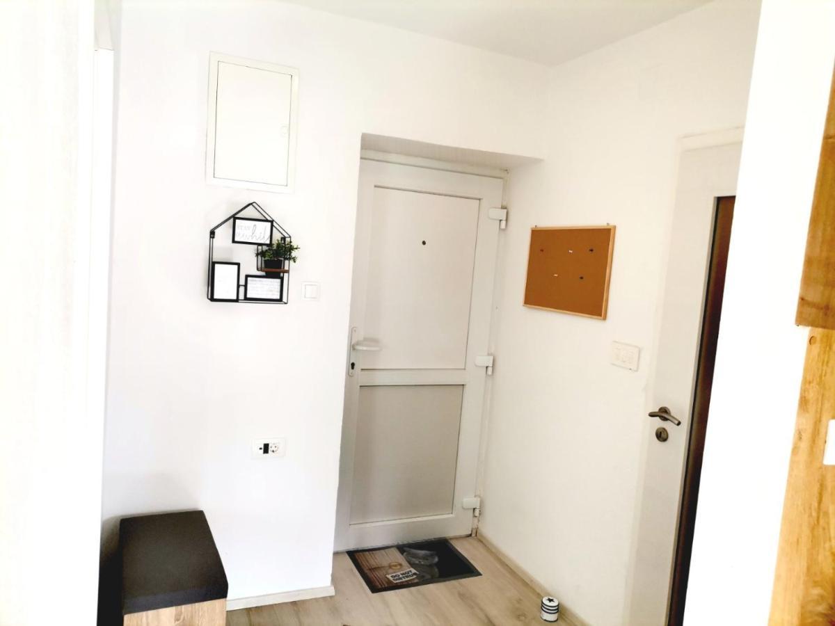 Apartman Anamaria Ґоспич Екстер'єр фото