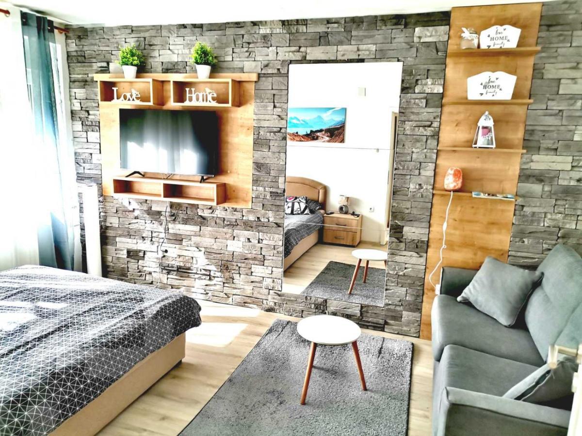 Apartman Anamaria Ґоспич Екстер'єр фото