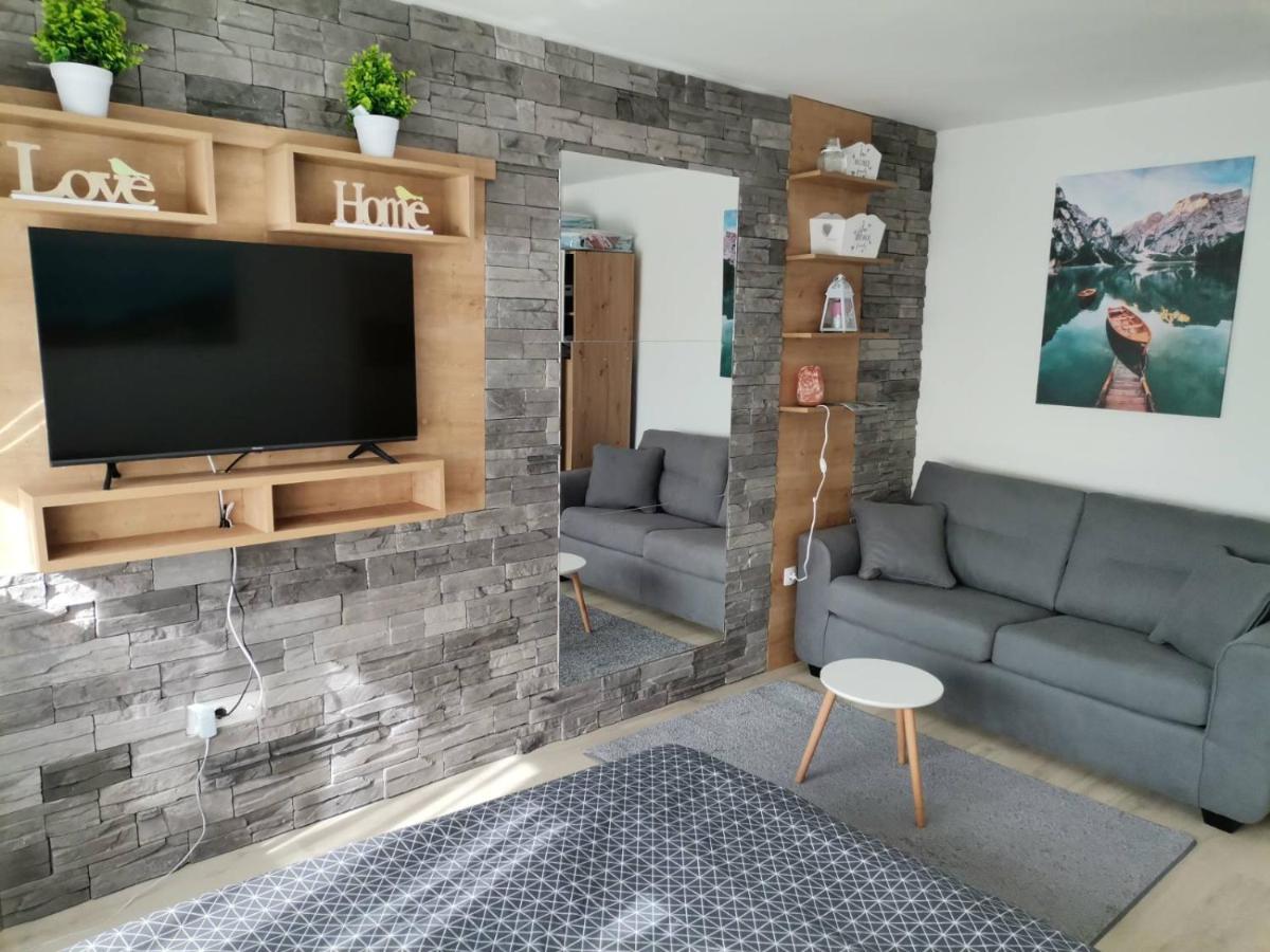 Apartman Anamaria Ґоспич Екстер'єр фото
