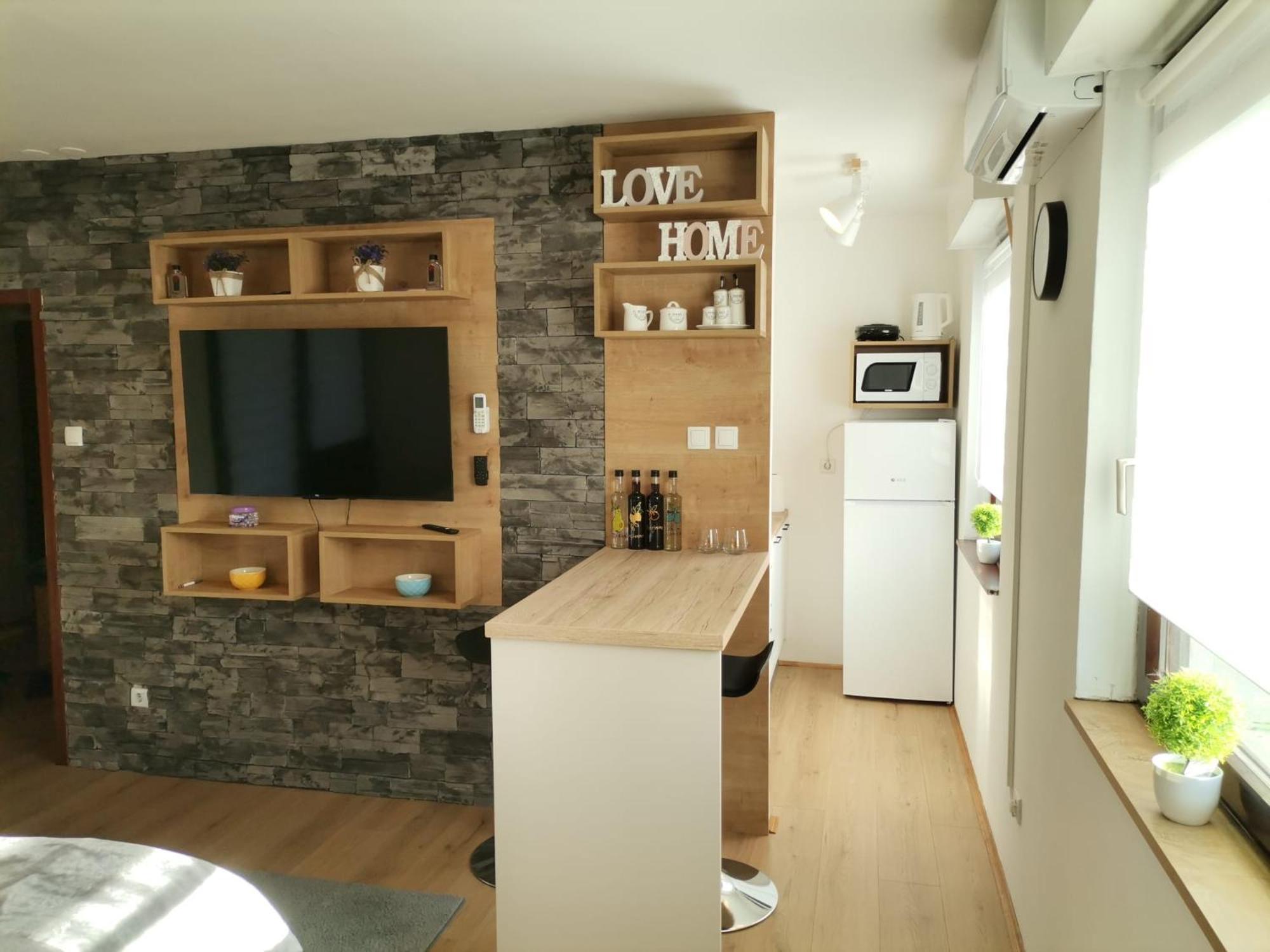 Apartman Anamaria Ґоспич Екстер'єр фото